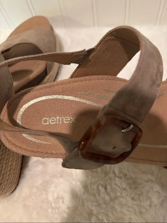Women’s Taupe Aetrex Ashley Support Wedge Size 10 - Picture 4 of 5